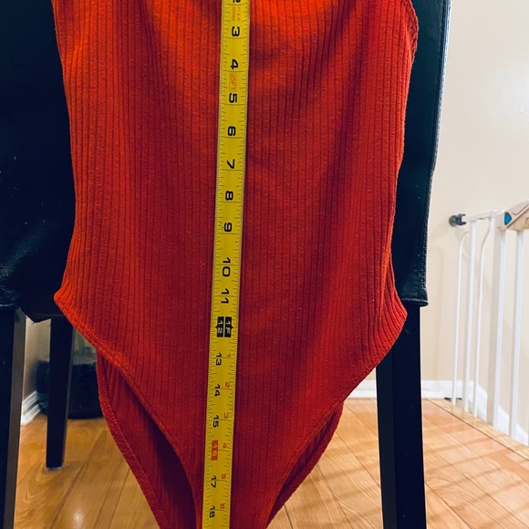 Topshop women's red Bodysuit
Size US 8 - Picture 14 of 16